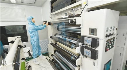 腾换之间天地宽——我省持续实施“腾笼换鸟”优化供给侧结构，赋能电子科技研发新突破